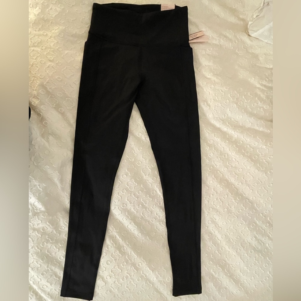 Victorias Secret Black Incredible Essential Leggings with pockets, Size 4, NWT